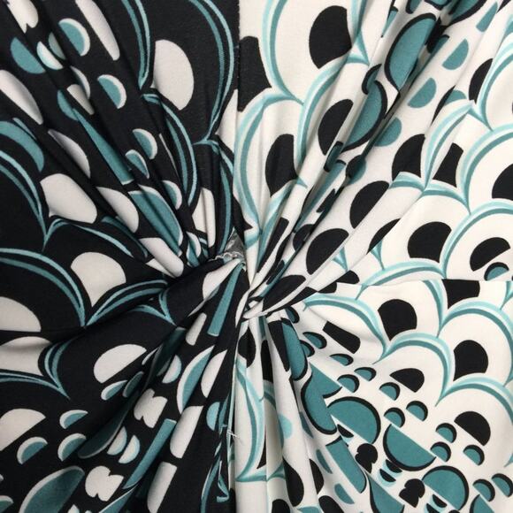 Donna Morgan Sleeveless Sheath Dress Twisted Front V-Neckline Printed Size 8 - Picture 6 of 8